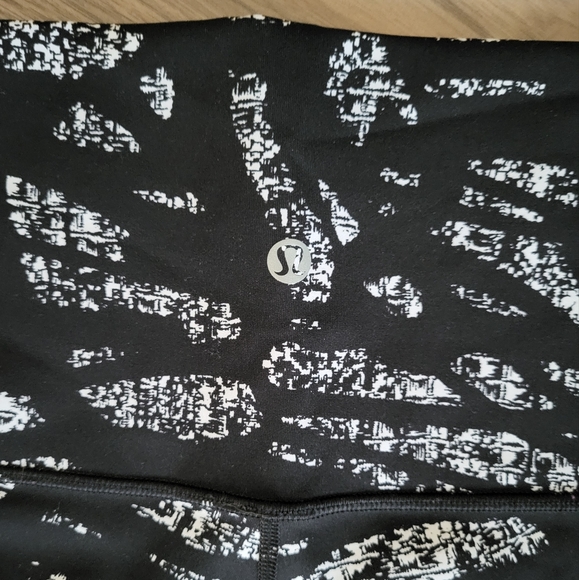 SOLD Lululemon Wunder Under High Rise - Picture 7 of 10